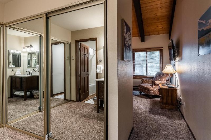 Mammoth Creek Townhome # 40 Updated 2 bedrooms and Loft 2 and half bath Steps to free town shuttle stop - image 18