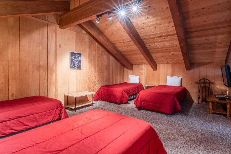 Mammoth Creek Townhome # 40 Updated 2 bedrooms and Loft 2 and half bath Steps to free town shuttle stop - image 5