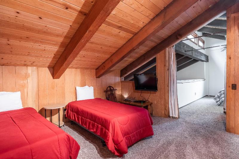 Mammoth Creek Townhome # 40 Updated 2 bedrooms and Loft 2 and half bath Steps to free town shuttle stop - image 38