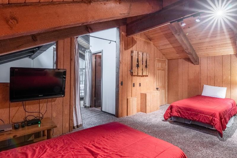 Mammoth Creek Townhome # 40 Updated 2 bedrooms and Loft 2 and half bath Steps to free town shuttle stop - image 15