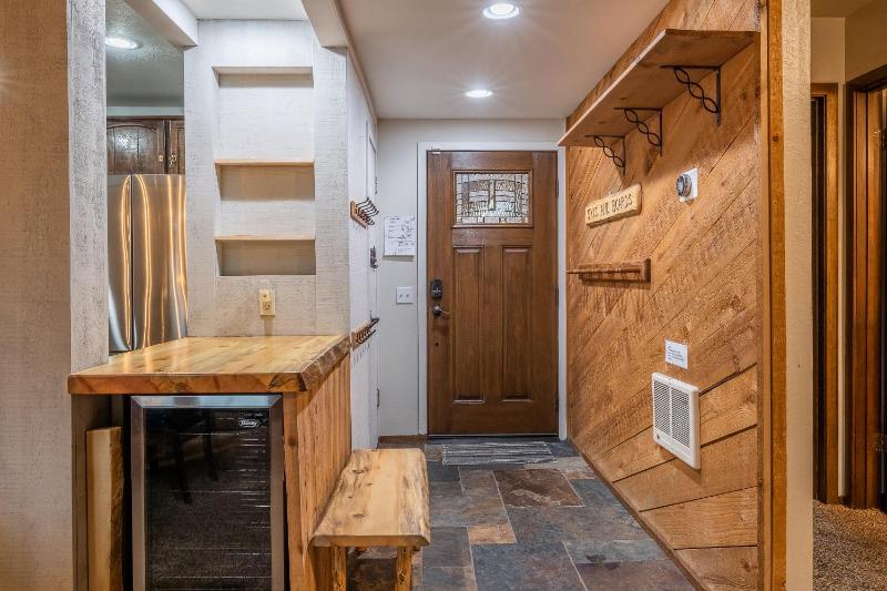 Mammoth Creek Townhome # 40 Updated 2 bedrooms and Loft 2 and half bath Steps to free town shuttle stop - image 28