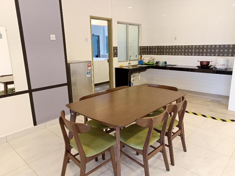 Cameron Homestay Quintet - image 2