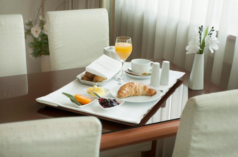 Executive Suite image 2