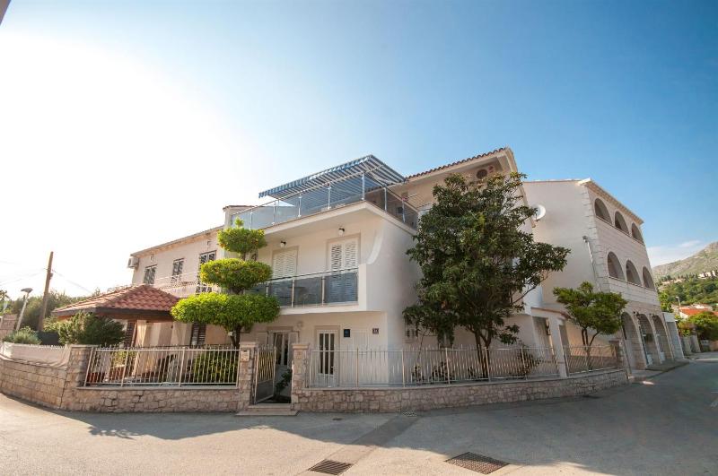 Apartment and Rooms Mato - image 1