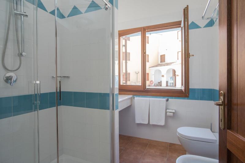 One-Bedroom Apartment image 2