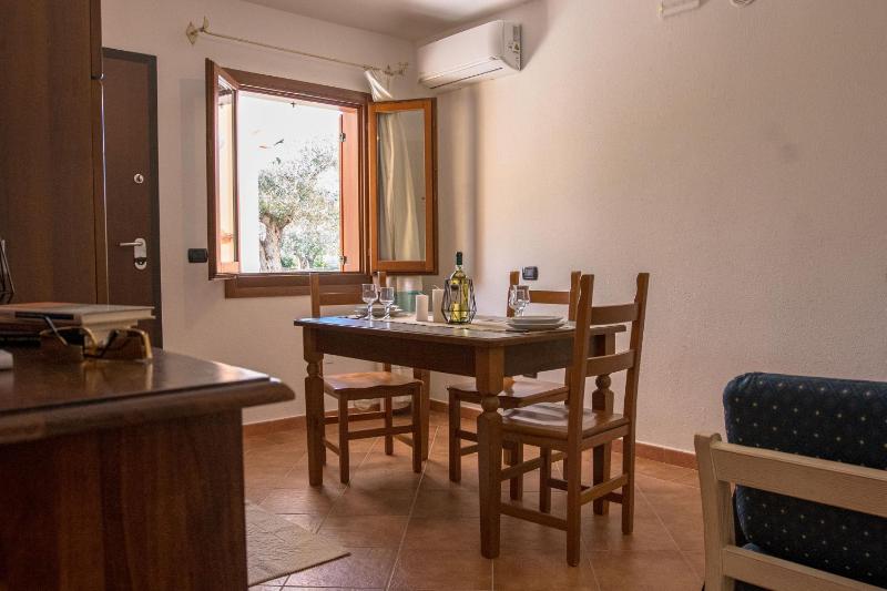 One-Bedroom Apartment image 3