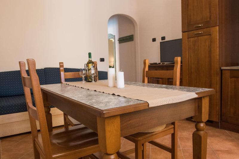 One-Bedroom Apartment image 4