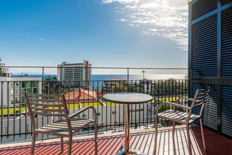 Twin Room with Sea View image 2