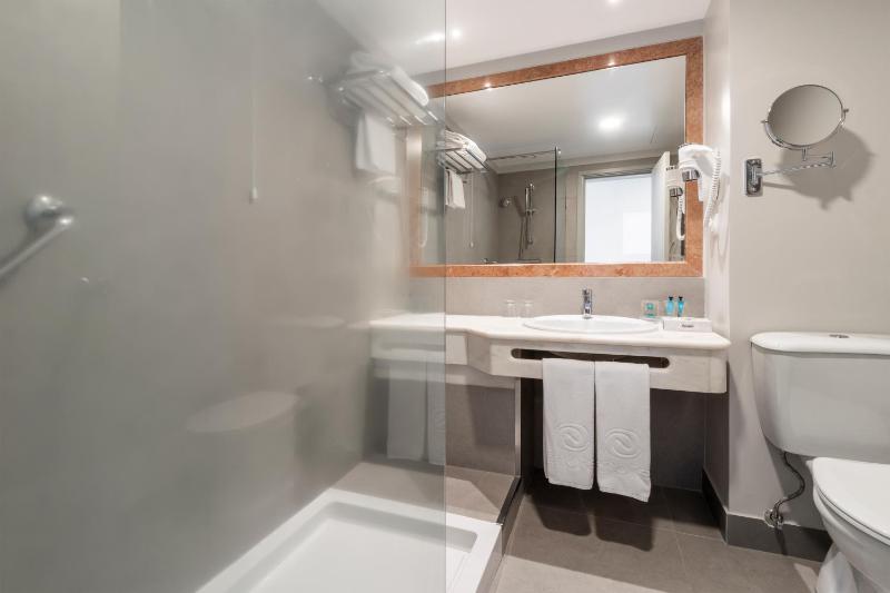 Twin Room with Sea View image 3