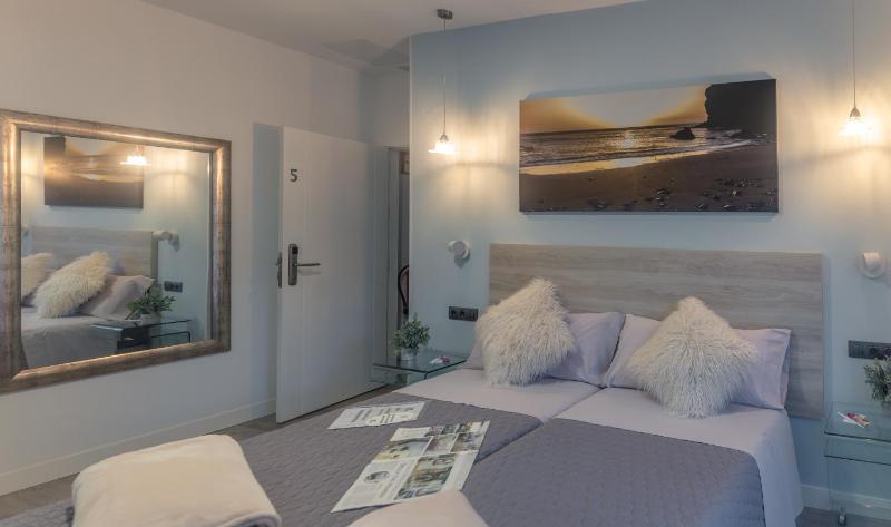 Double Room with Balcony image 3