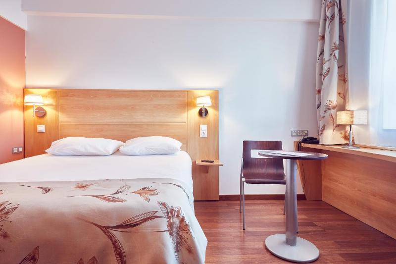Standard Double Room image 1