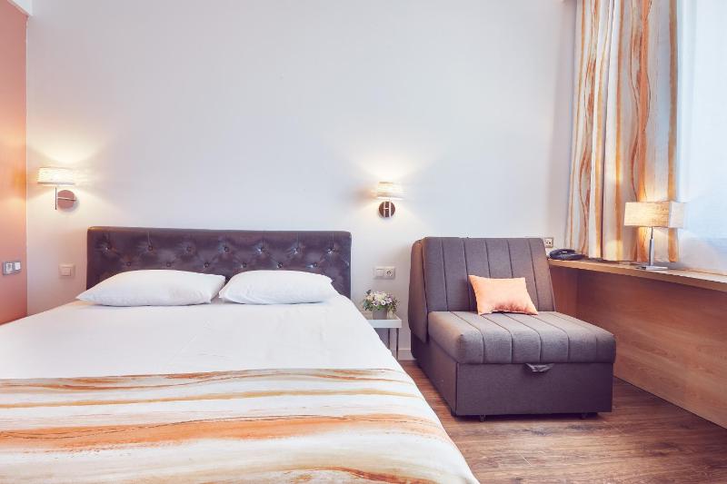 Superior Double Room with extendable armchair image 1