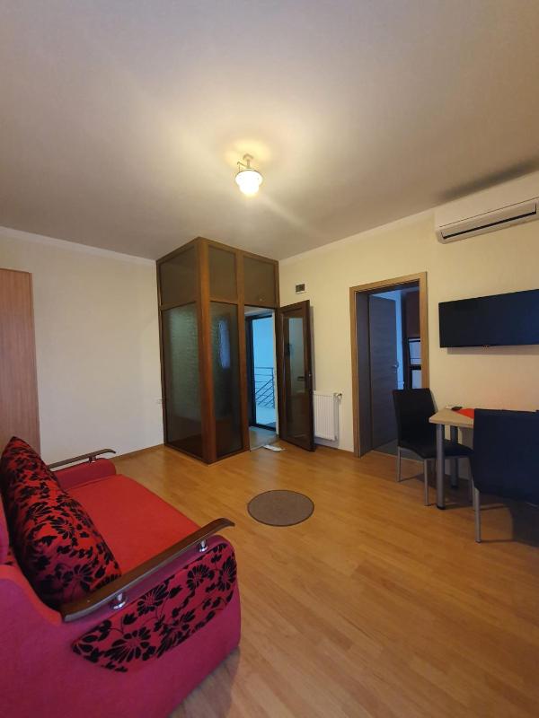 Studio with Balcony image 2