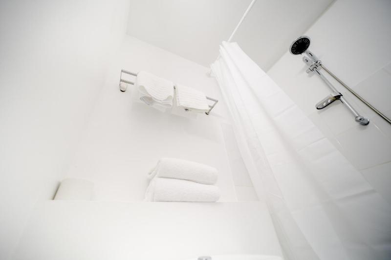 Standard Twin Room image 3