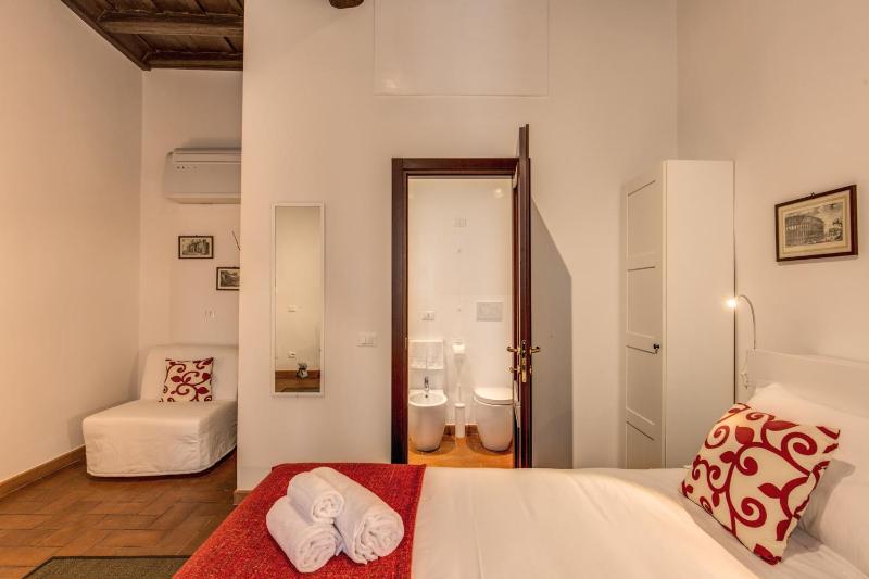 Deluxe Triple Room image 1
