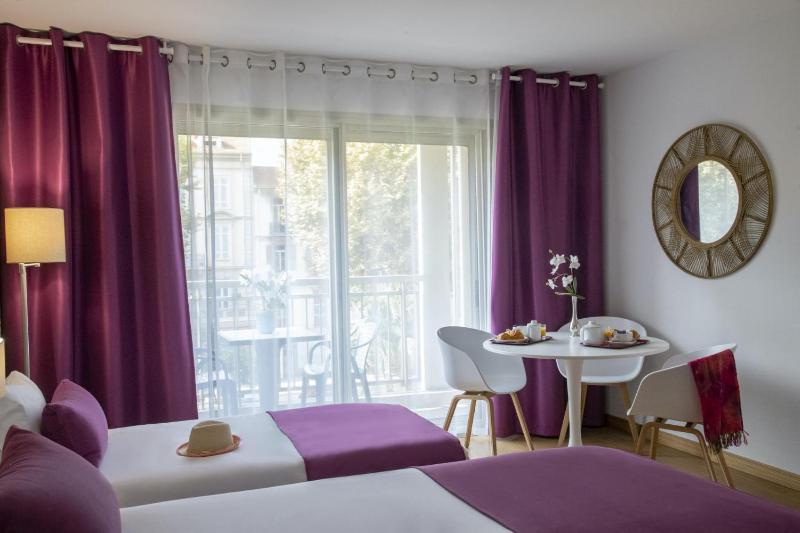 Hotel Chambord - image 7