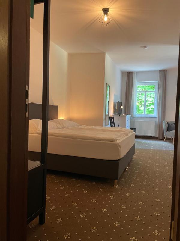 Double Room image 3