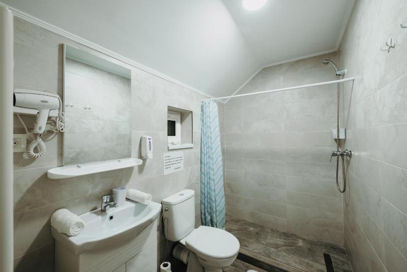 Double Room with Private Bathroom image 2
