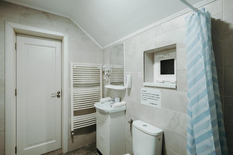Double Room with Private Bathroom image 3