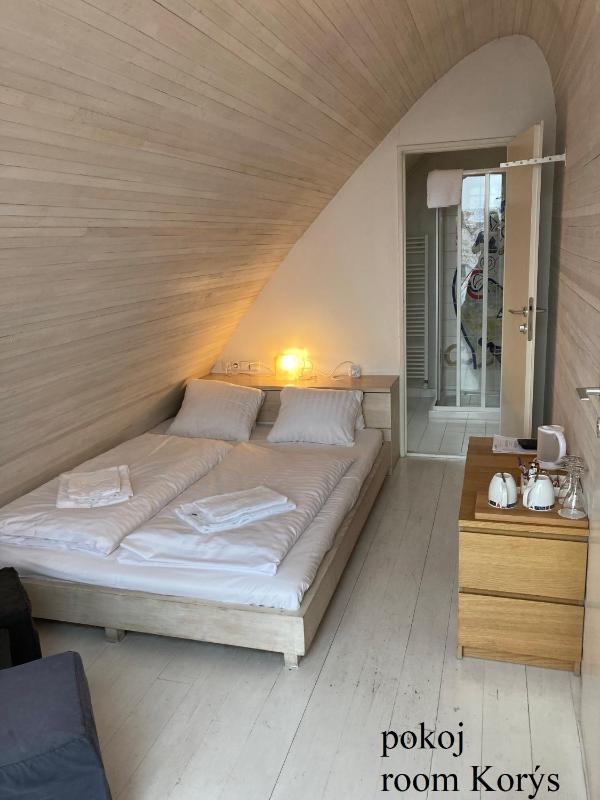 Double Room image 3