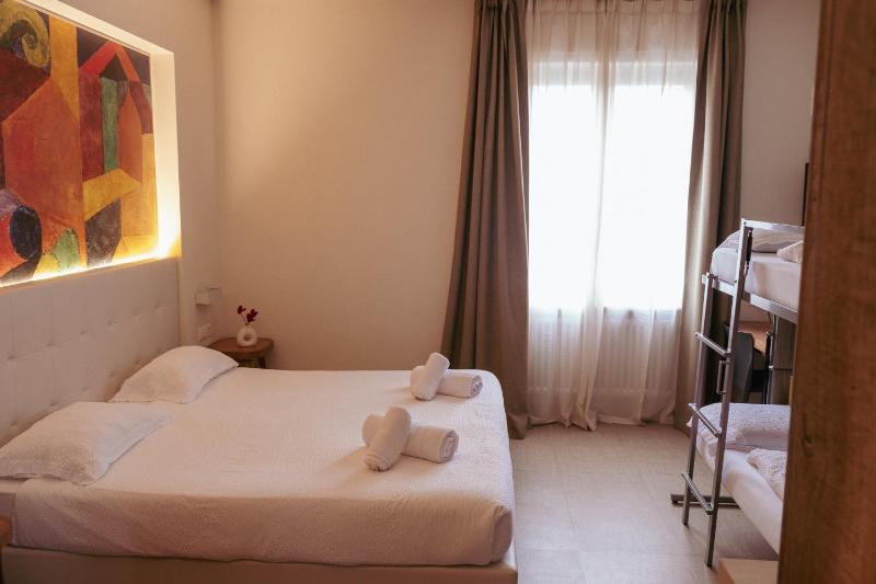 Double Room with Sofa Bed image 4