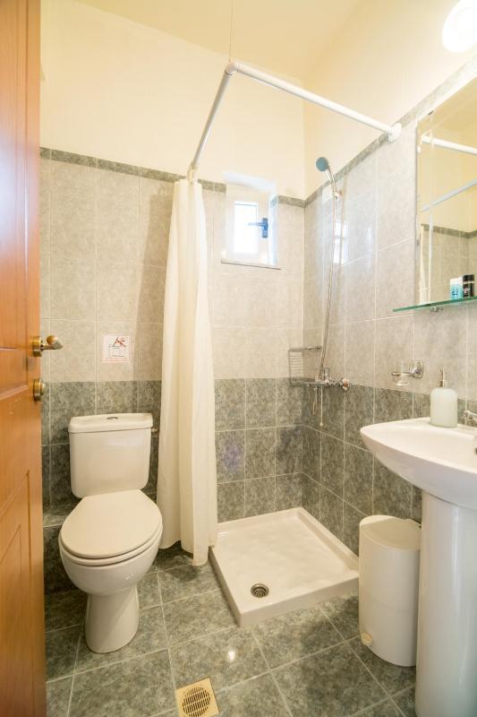 Family Room (2 Adults + 1 Child) image 3
