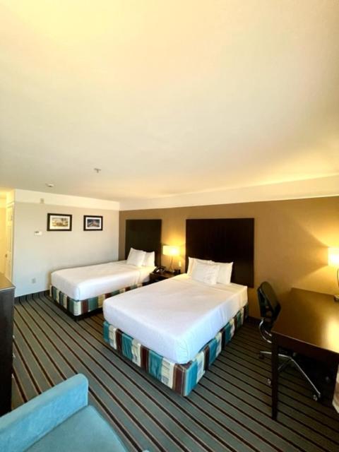 Double Room with Two Double Beds - Non-Smoking image 3