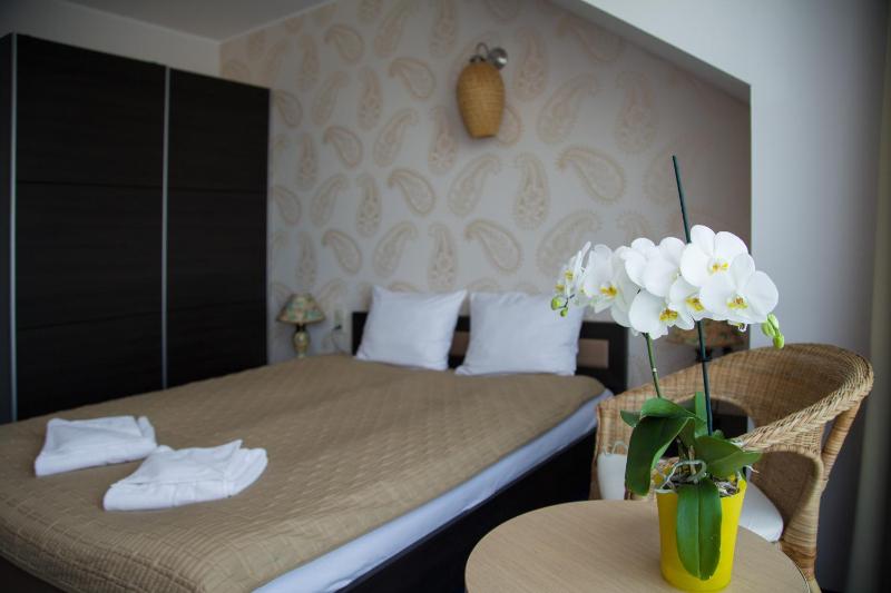 Deluxe Double Room with Balcony from the bay side image 4