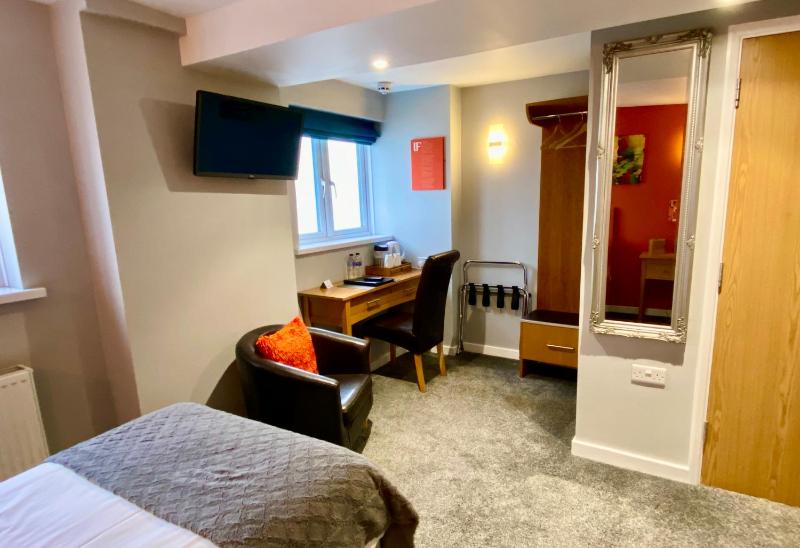 Twin Room (Wheelchair Accessible) image 1