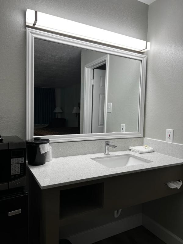 Queen Room with Two Queen Beds - Non-Smoking image 1