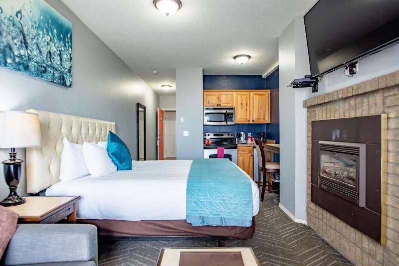 King Suite with Ocean View image 3
