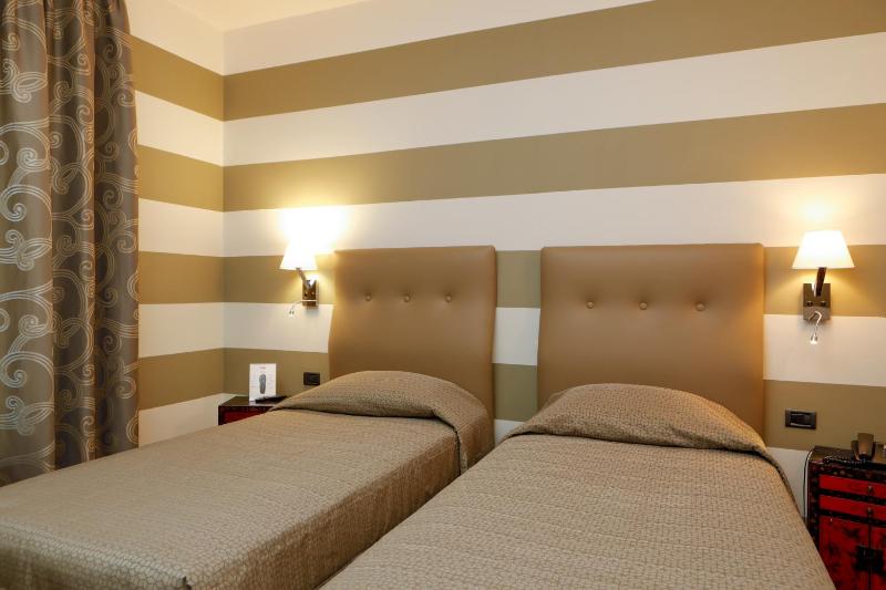 Twin Room image 1
