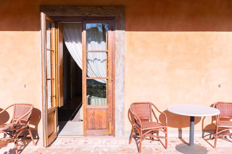 Superior Double Room with Pool View image 1