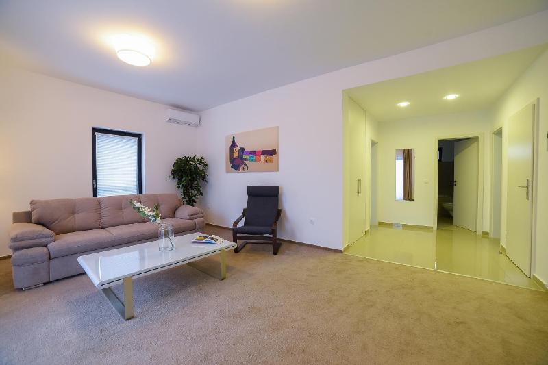 22 Residence - image 16