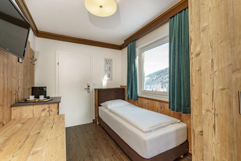 Single Room with Balcony image 4