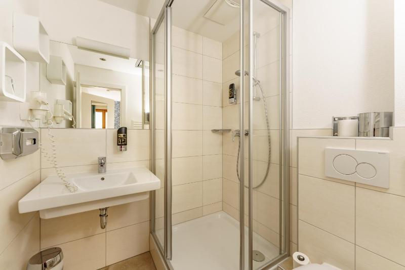 Double Room with Balcony image 3