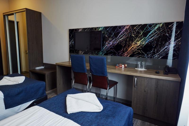 Standard Twin Room image 3