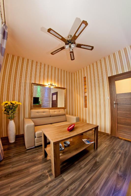 Suite with unlimited access to Roman Terms image 4