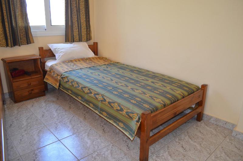 Single Room image 3