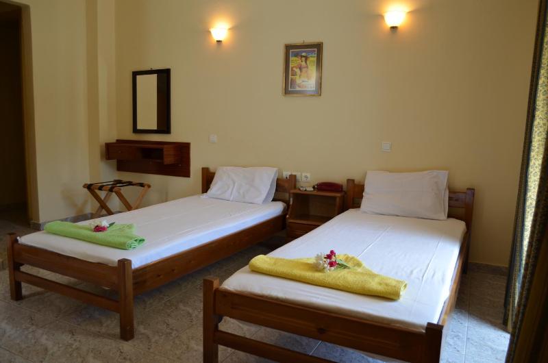 Twin Room image 2