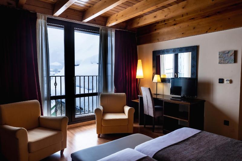 Superior Double Room image 3