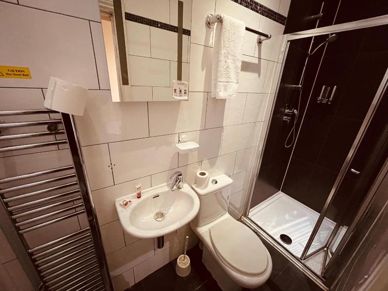 Budget Compact Double Without Window image 4