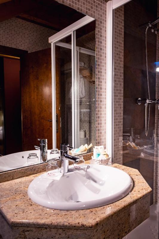 Double Room - Attic image 3