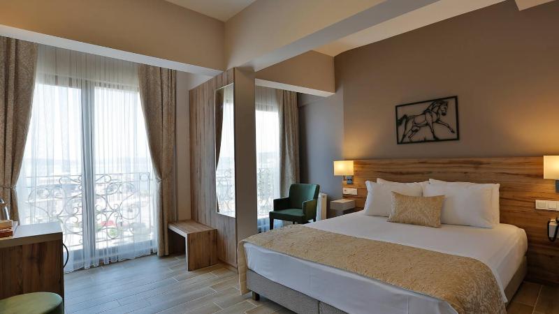 Double Room with Sea View image 3