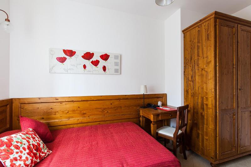Single Room image 3