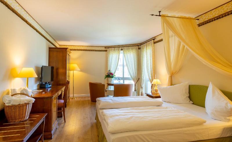 Deluxe Double Room with River View image 3