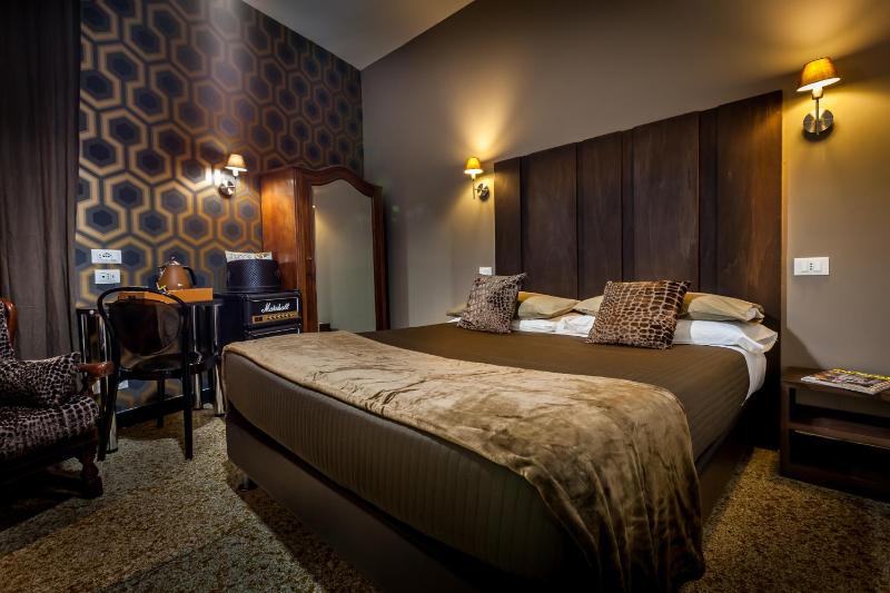 Double Room image 1