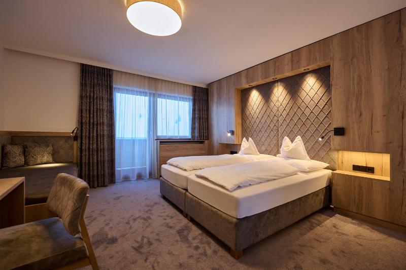Double Room image 4