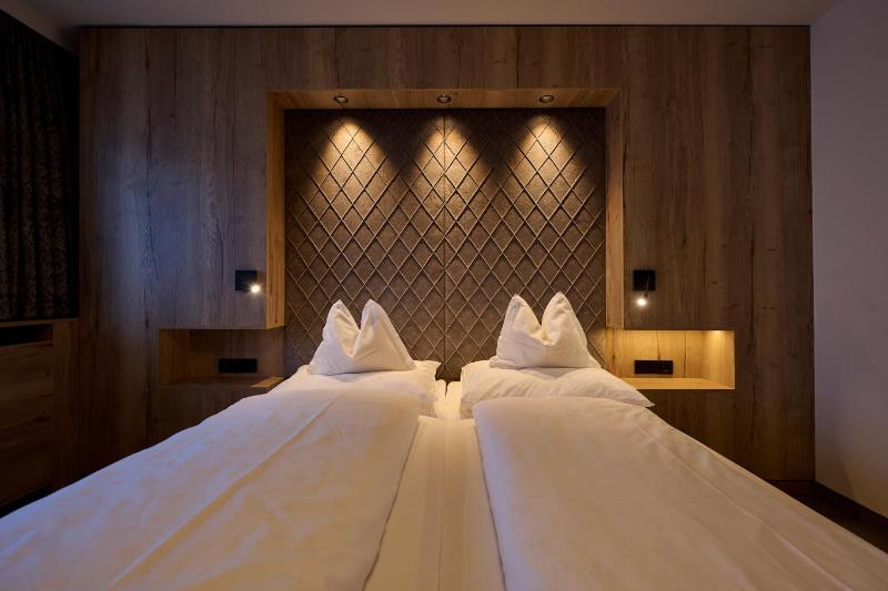 Double Room image 3