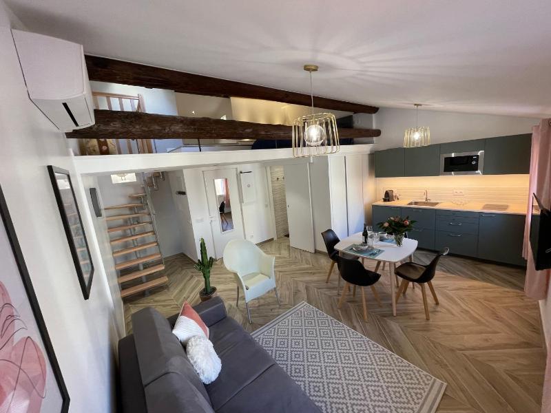 Nice Renting - MASSENA - LOFT - HEART of VIEIL ANTIBES - THE MARKET WITH SEA VIEW - image 13